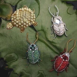 Vintage gold tone turtle brooch with pearls on shell design